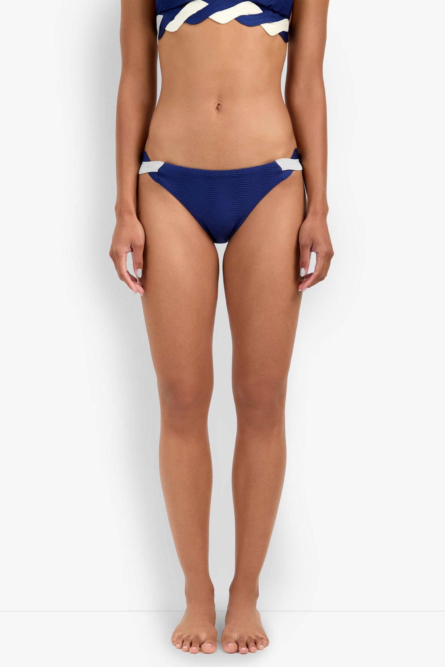 Trina Turk SAILING WAVE HIPSTER