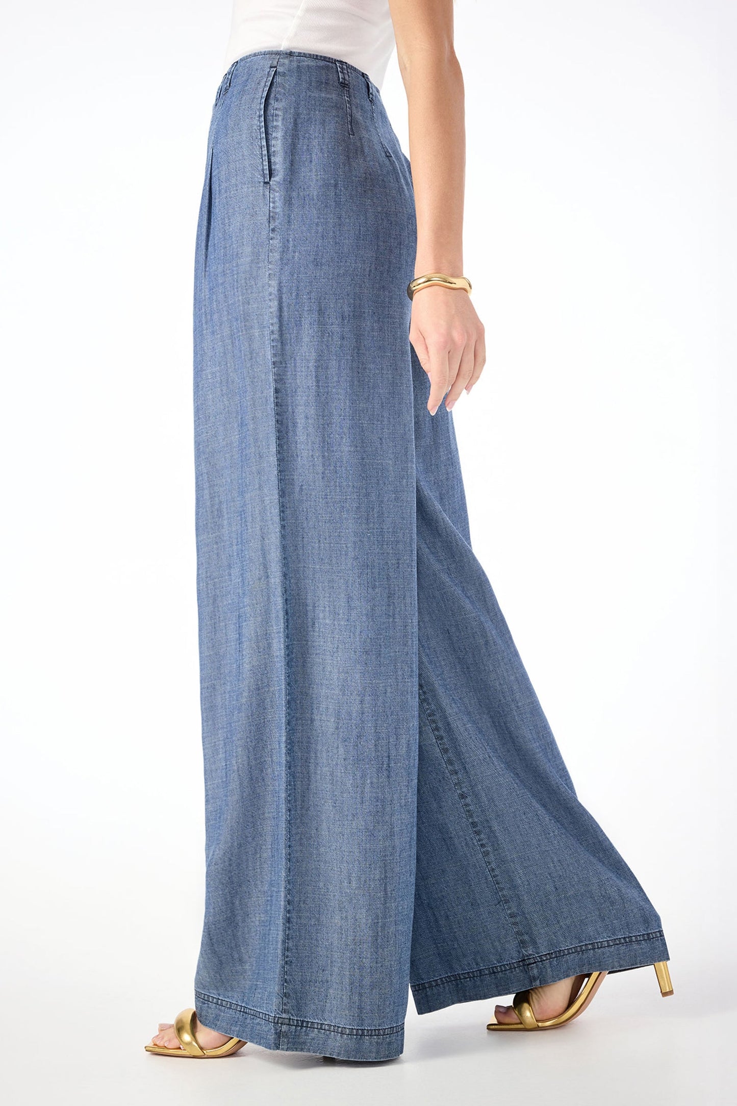 Trina Turk Dans Wide-Leg Chambray Pant