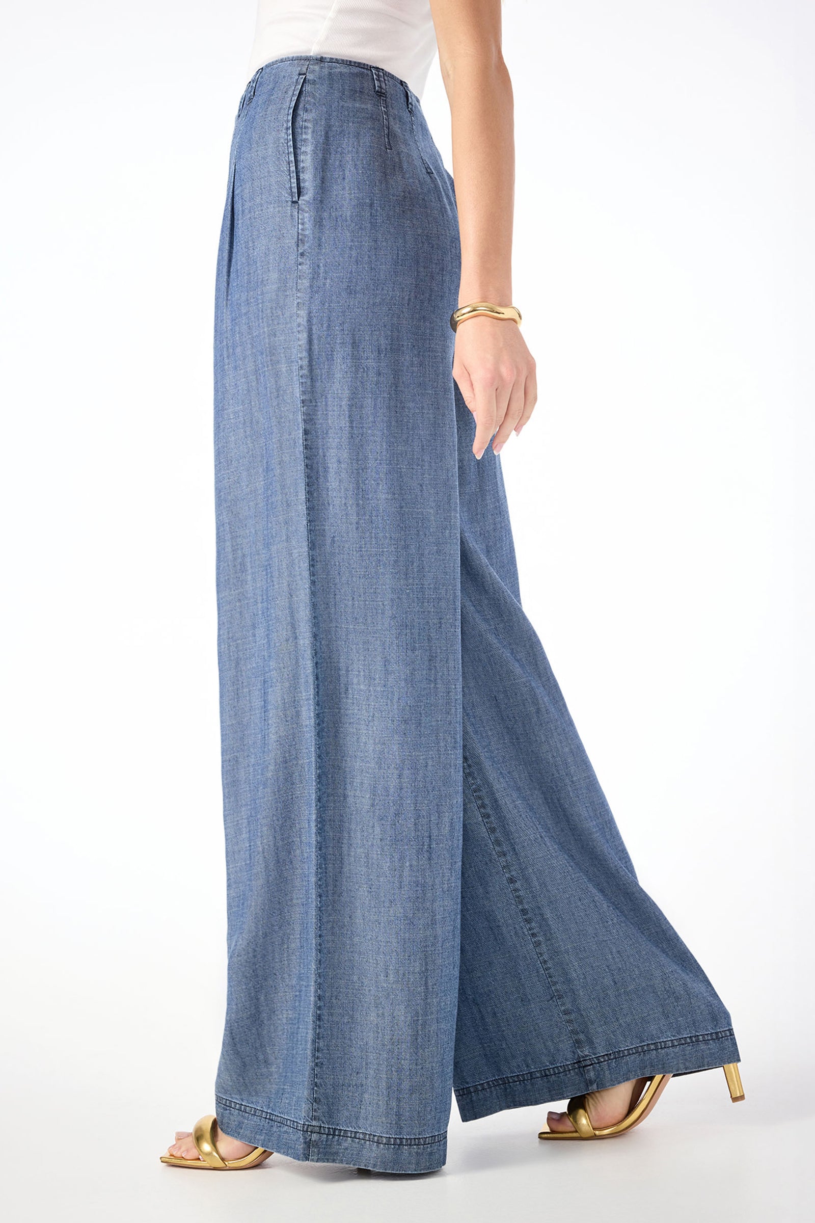 Trina Turk Dans Wide-Leg Chambray Pant