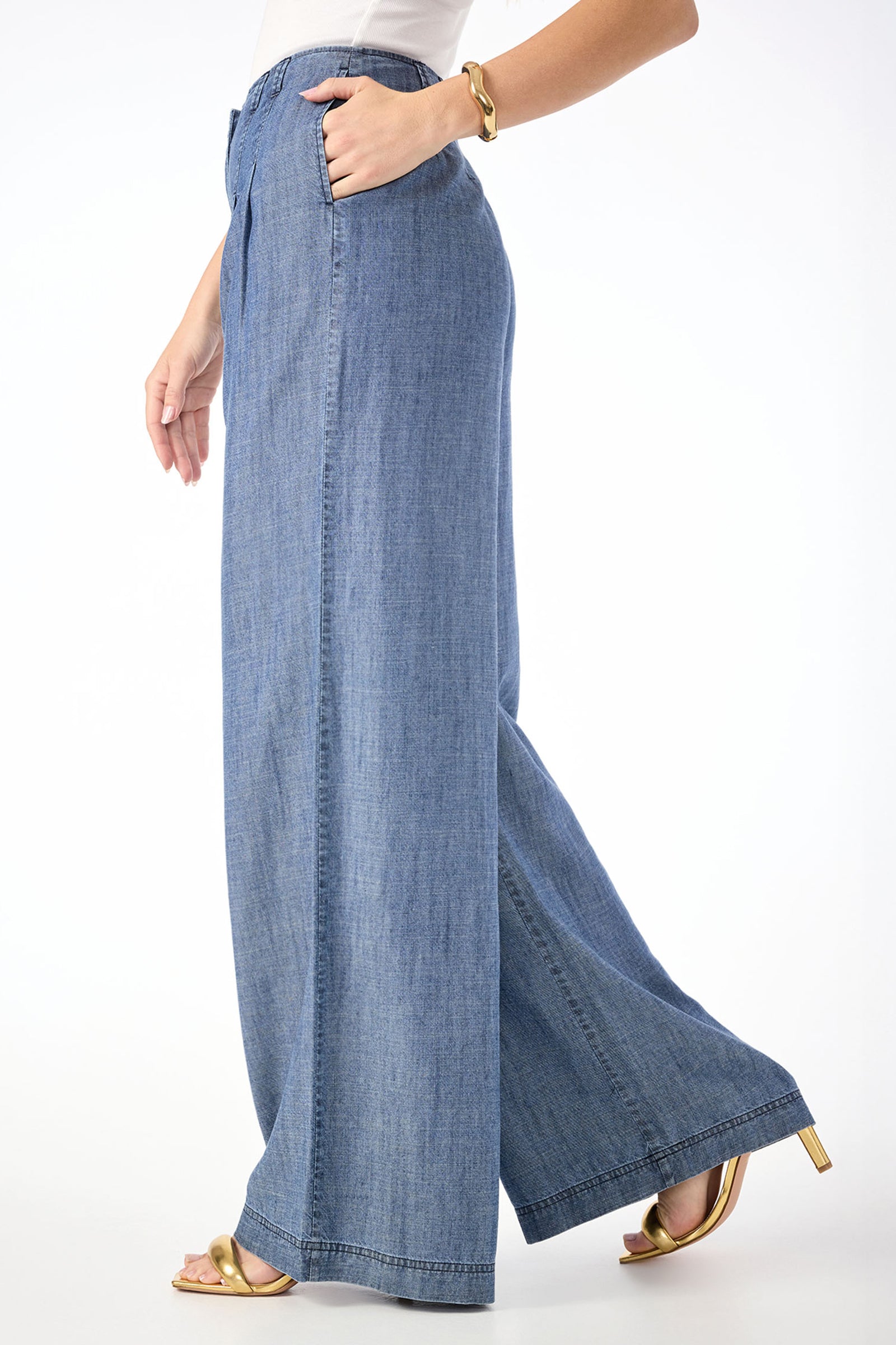 Trina Turk Dans Wide-Leg Chambray Pant