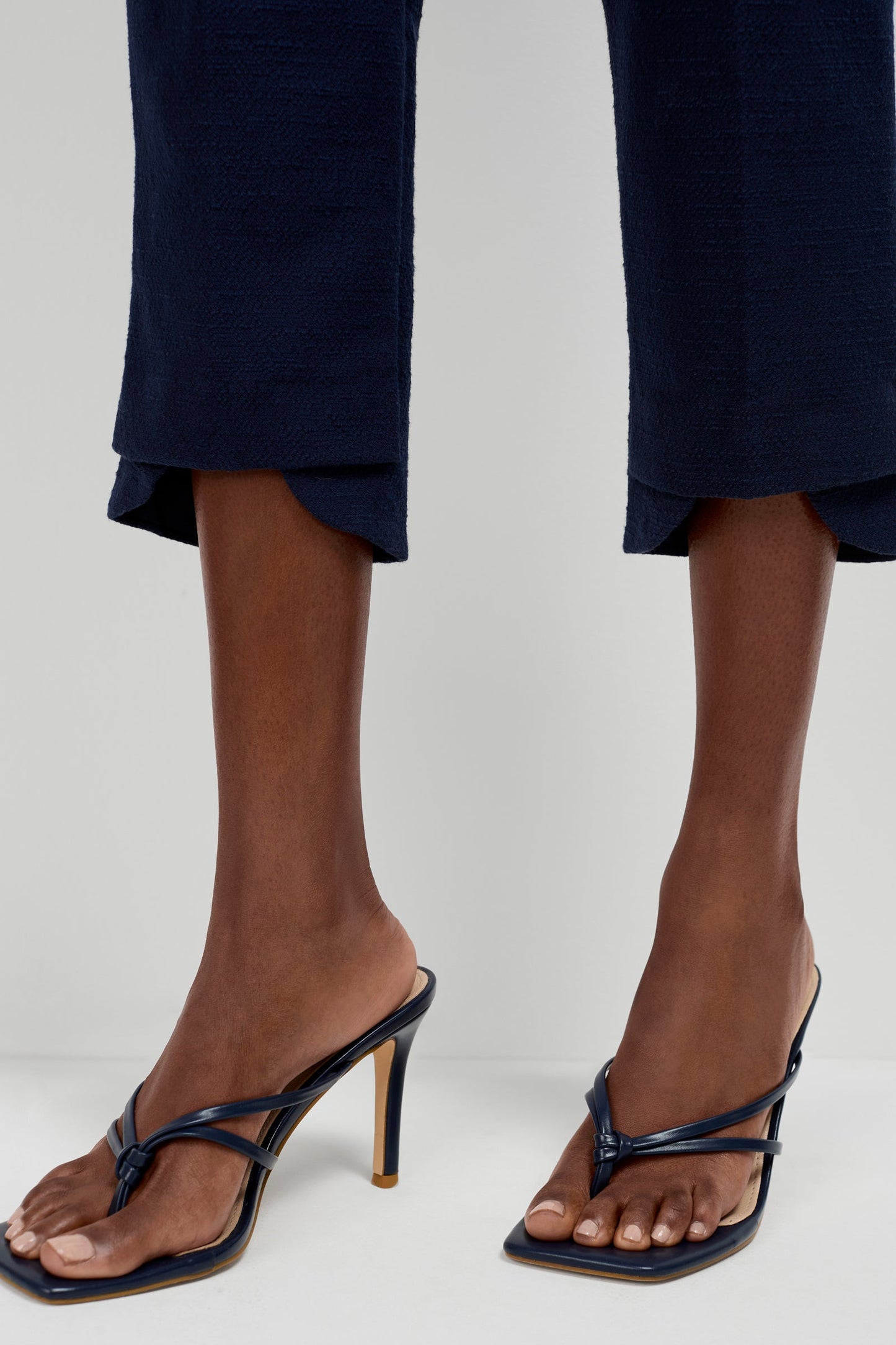 Trina Turk Ore Button-Hem Cropped Pant