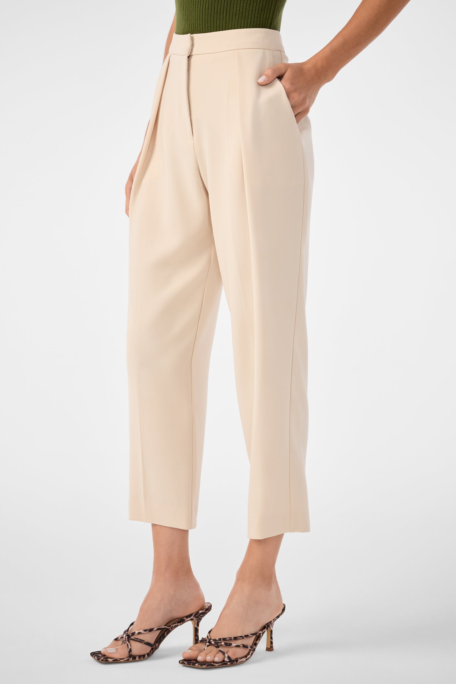 Trina Turk Larch Tailored Cropped Pant
