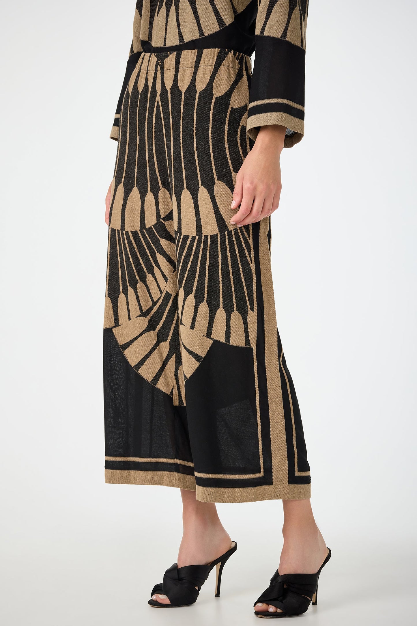 Trina Turk Estella Cropped Pant - Juniper Fil Coupe