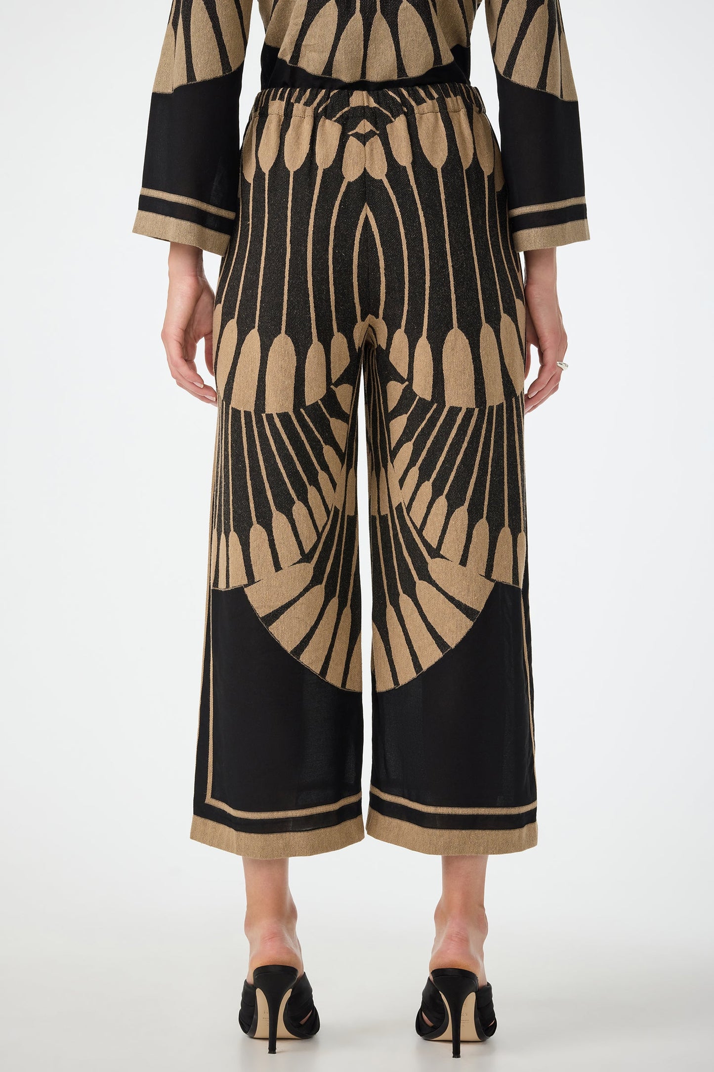 Trina Turk Estella Cropped Pant - Juniper Fil Coupe